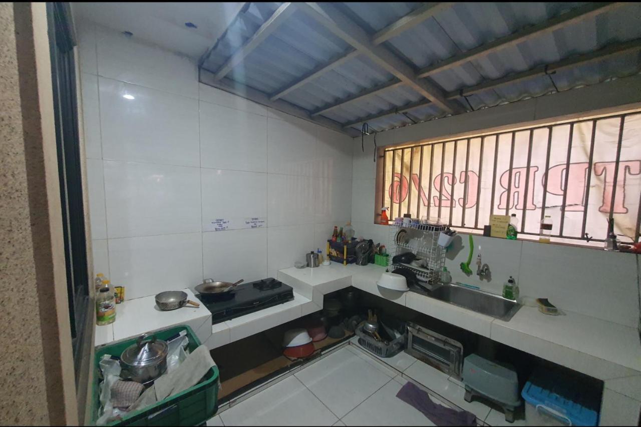 Oyo 93109 Garden Homestay 1 Tpr Сурабая Экстерьер фото