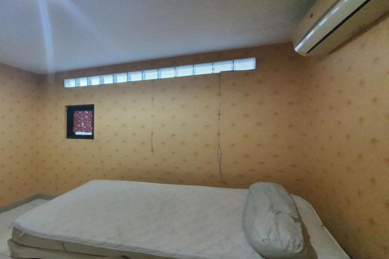 Oyo 93109 Garden Homestay 1 Tpr Сурабая Экстерьер фото