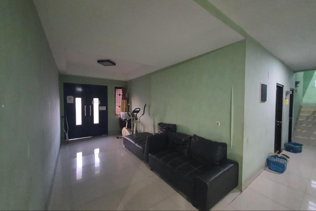 Oyo 93109 Garden Homestay 1 Tpr Сурабая Экстерьер фото