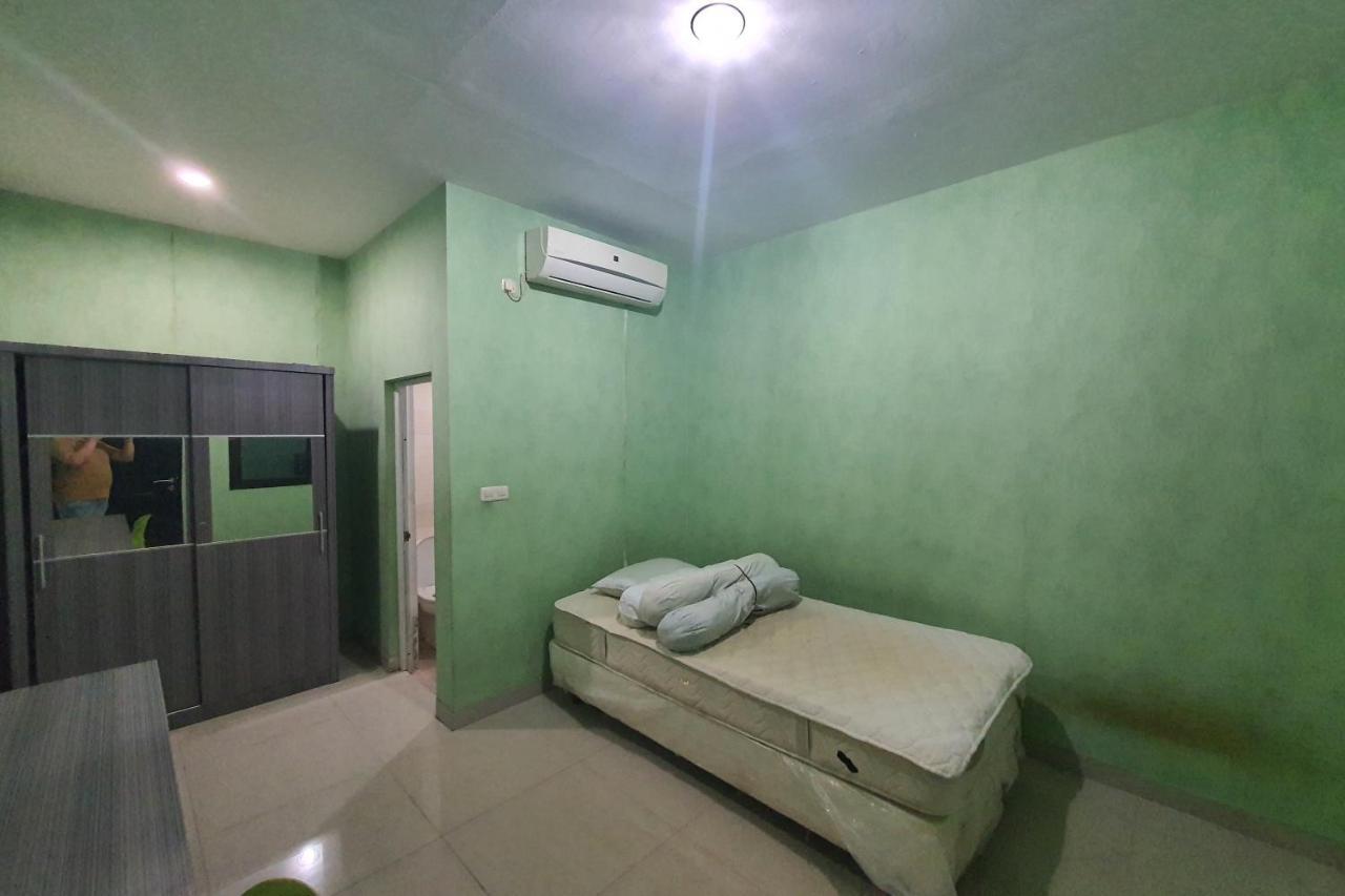 Oyo 93109 Garden Homestay 1 Tpr Сурабая Экстерьер фото